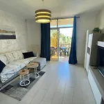 Апартаменты Spacious 1 Bedroom With Pool & Ocean View, Marina Palace