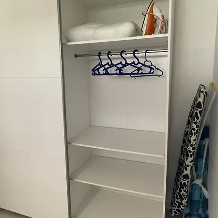 Spacious 1 Bedroom With Pool & Ocean View, Marina Palace アパート アデヘ