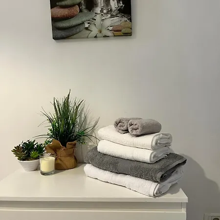 Apartment Spacious 1 Bedroom With Pool & Ocean View, Marina Palace Costa Adeje (Tenerife)