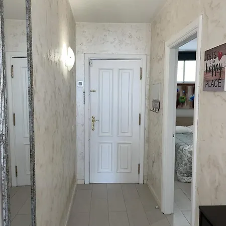 Spacious 1 Bedroom With Pool & Ocean View, Marina Palace Apartmán Costa Adeje (Tenerife)