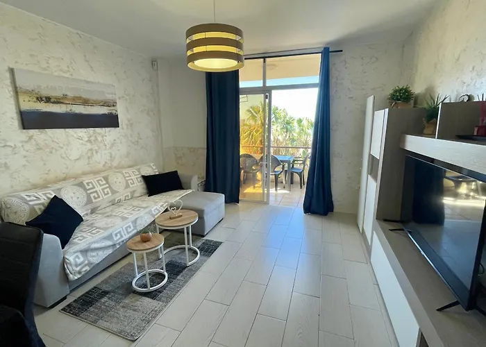 Apartment Spacious 1 Bedroom With Pool & Ocean View, Marina Palace