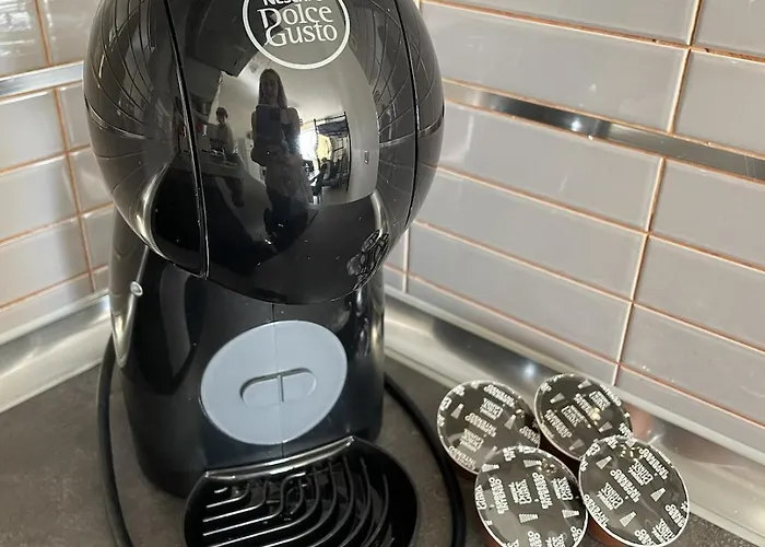 Spacious 1 Bedroom With Pool & Ocean View, Marina Palace Apartment *