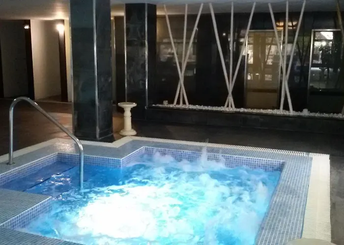 Spacious 1 Bedroom With Pool & Ocean View, Marina Palace *