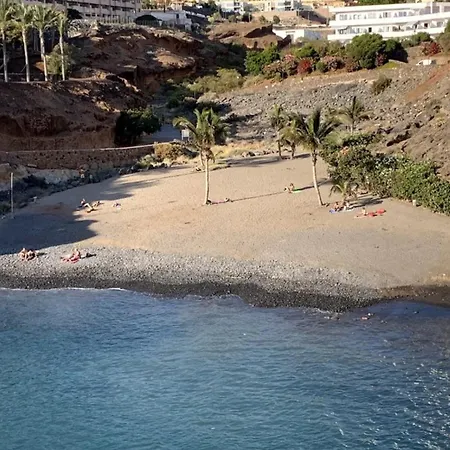 Spacious 1 Bedroom With Pool & Ocean View, Marina Palace