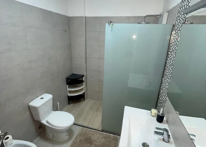 Spacious 1 Bedroom With Pool & Ocean View, Marina Palace * 아데제