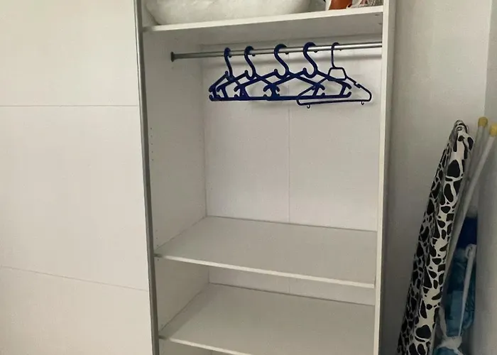 Spacious 1 Bedroom With Pool & Ocean View, Marina Palace 아파트 아데제