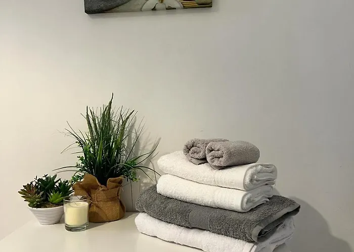 아파트 Spacious 1 Bedroom With Pool & Ocean View, Marina Palace 아데제