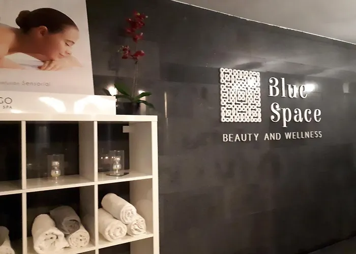 Spacious 1 Bedroom With Pool & Ocean View, Marina Palace 아파트 아데제