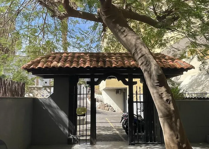 Spacious 1 Bedroom With Pool & Ocean View, Marina Palace * 아데제