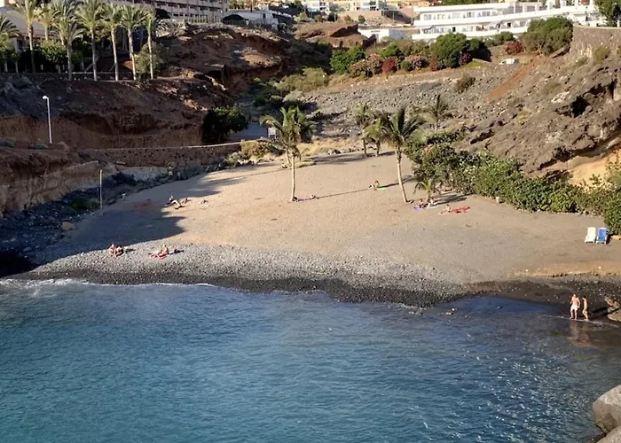 Spacious 1 Bedroom With Pool & Ocean View, Marina Palace